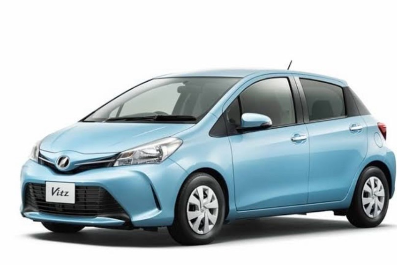 【免責込み】 5名乗り コンパクトカー vitz  (チャイルドシート１台無料/空港無料送迎/ETC/バックカメラ付き)
