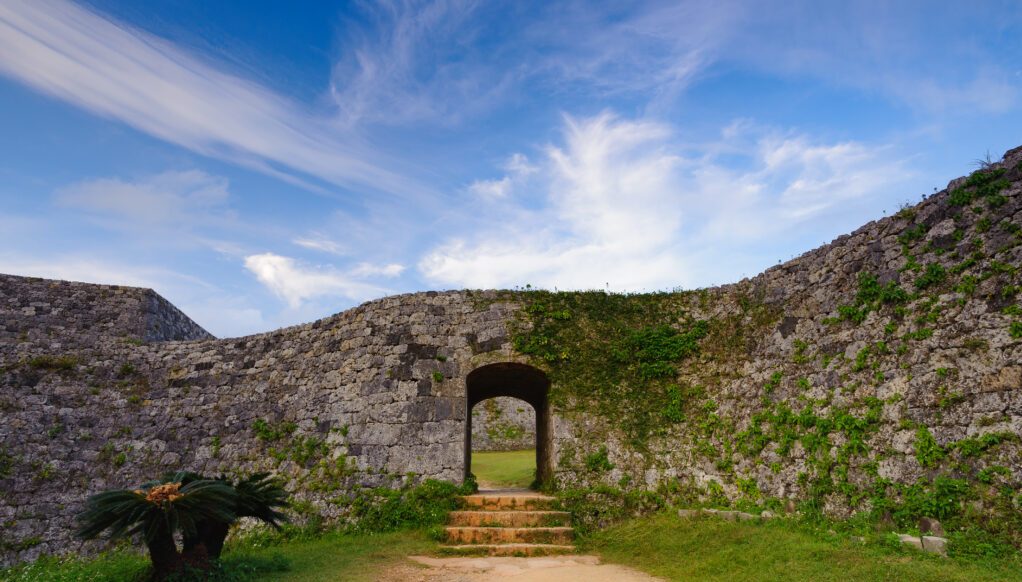 무료로 즐길 수 있는 오키나와 여행지 5곳 명소 추천 해양박물관 기념공원 아메리칸빌리지 우미카지테라스 과보반타 자카미성터5