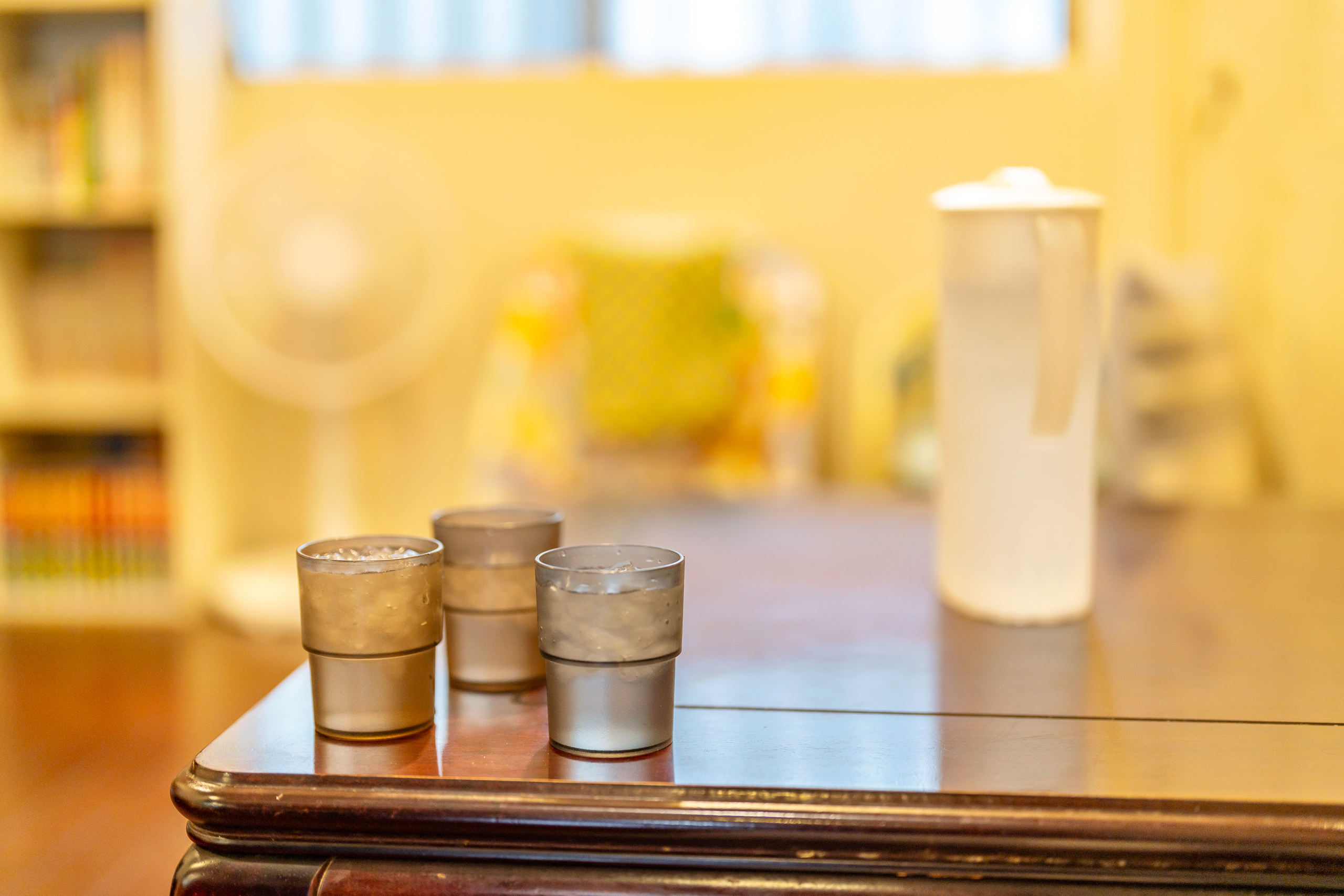 내부의 모습, 칸막이가 쳐진 테이블도 있지만 여럿이 좌식으로 앉아 식사도 가능합니다.