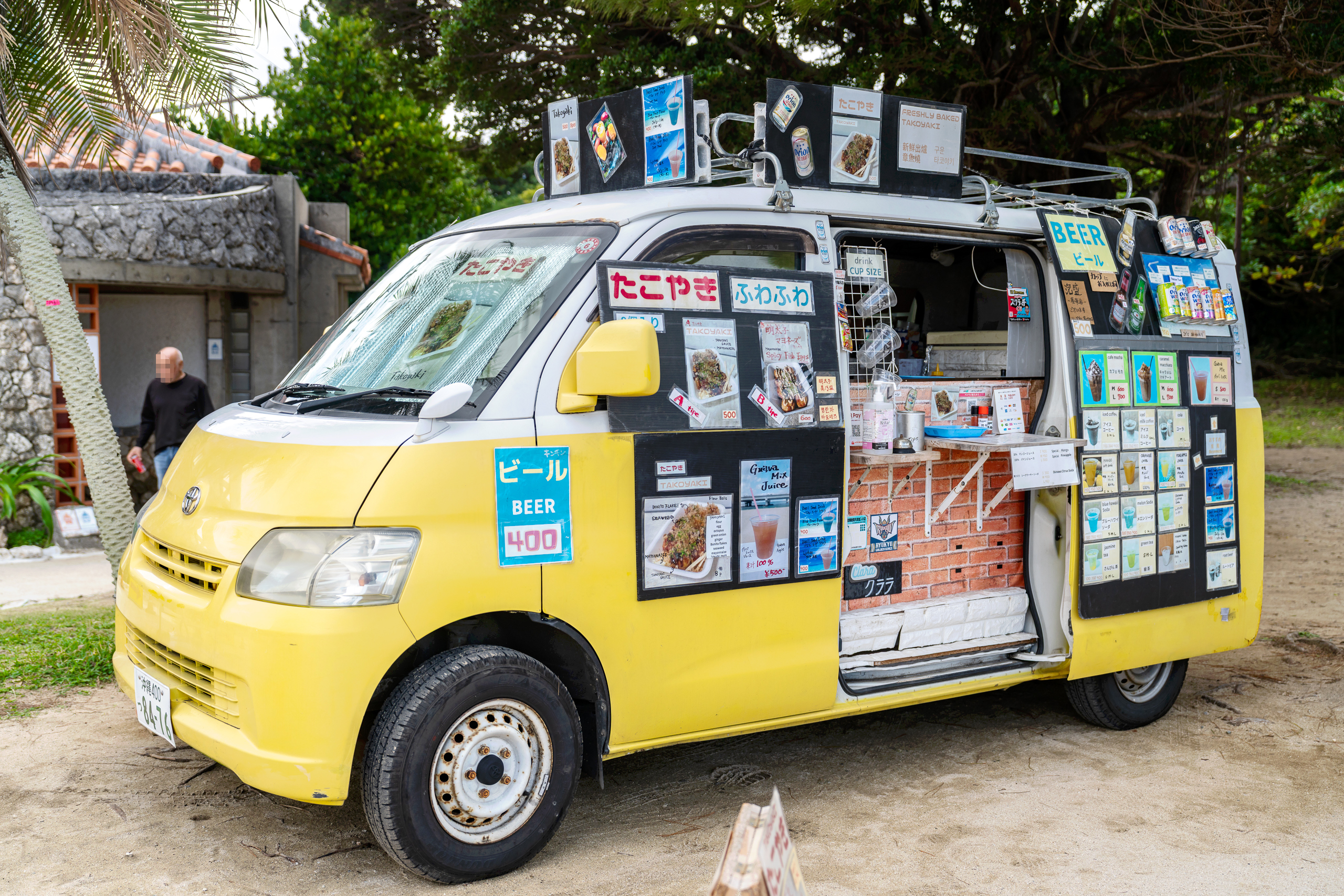 오키나와 나미노우에 해변 푸드트럭