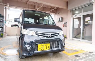 오키나와 렌트카 닛산 룩스의 정면