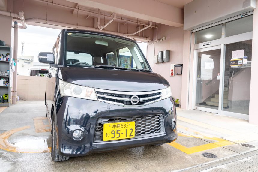 오키나와 렌트카 닛산 룩스의 정면
