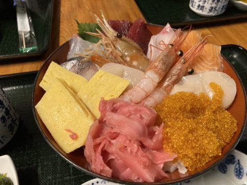 홋카이도 해산물 덮밥 성게 연어알 게 가리비