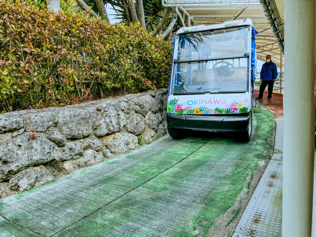 고우리 오션타워 자율주행 전동 카트 — OKINAWA 컬러 그래픽